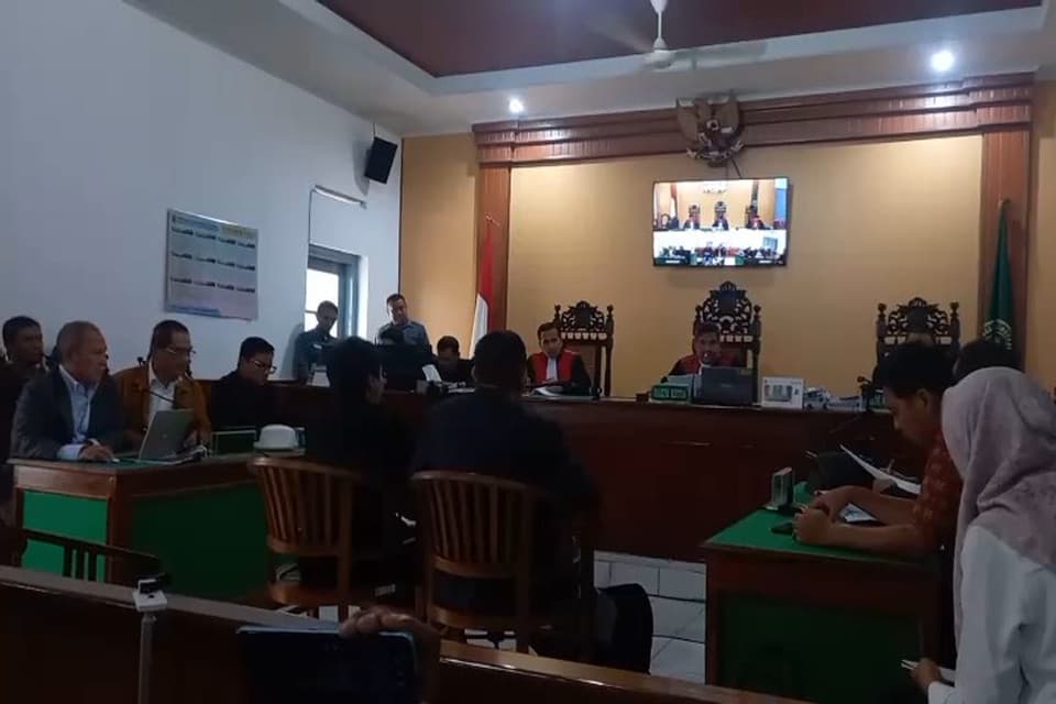 Status Tersangka Jadi Alasan Kuasa Hukum Jokowi Tolak Roy Suryo dan Rismon di Sidang CLS PN Solo Status Tersangka Jadi Alasan Kuasa Hukum Jokowi Tolak Roy Suryo dan Rismon di Sidang CLS PN Solo
