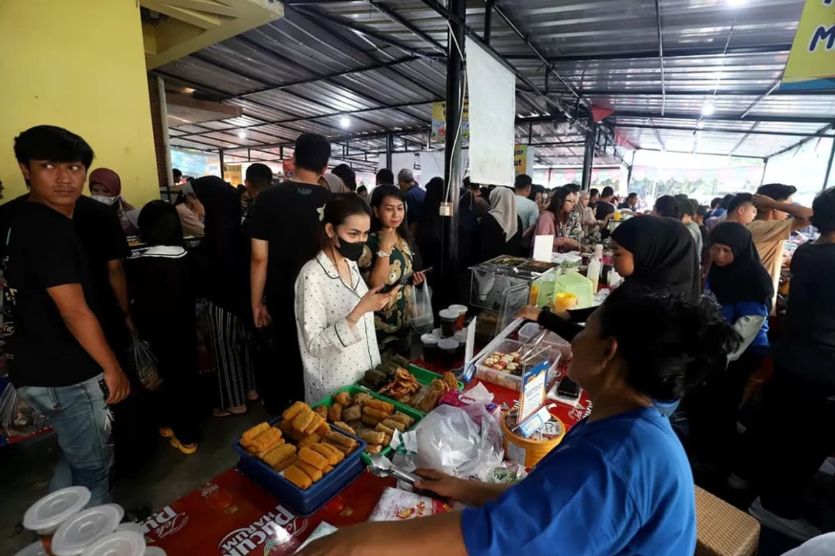 Heboh War Takjil Tiap Ramadan, Dosen IPB Sebut yang Direbut Bukan Cuma Makanan Heboh War Takjil Tiap Ramadan, Dosen IPB Sebut yang Direbut Bukan Cuma Makanan