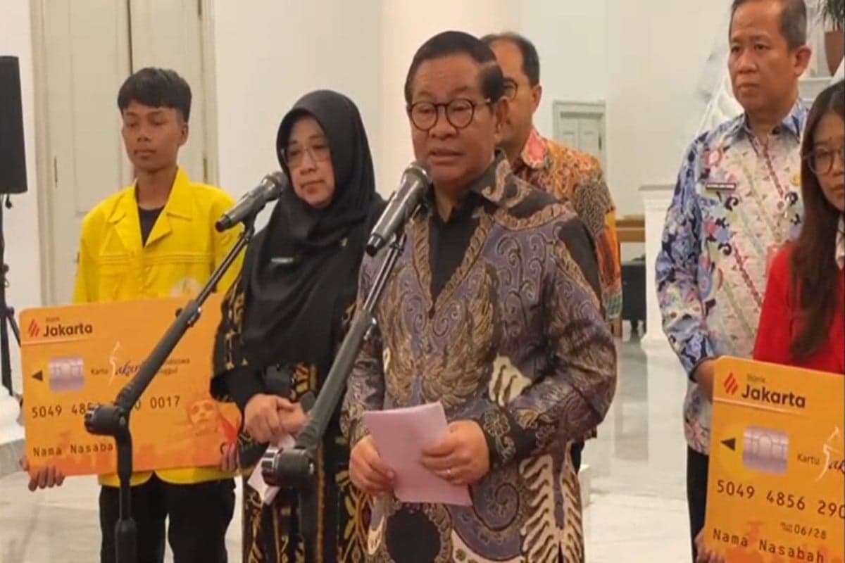 Pramono Serahkan 16.920 KJMU Tahap II 2025, 2.524 Mahasiswa Penerima Baru Pramono Serahkan 16.920 KJMU Tahap II 2025, 2.524 Mahasiswa Penerima Baru