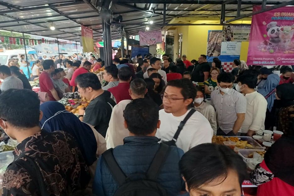 Hari Pertama Ramadan, Bazar Takjil Benhil Jadi Pusat Perburuan Warga Buka Puasa Hari Pertama Ramadan, Bazar Takjil Benhil Jadi Pusat Perburuan Warga Buka Puasa