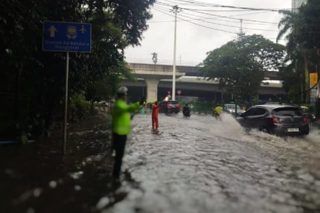 Jalan Daan Mogot dan Pancoran Terendam Banjir, Ini Penampakannya Jalan Daan Mogot dan Pancoran Terendam Banjir, Ini Penampakannya
