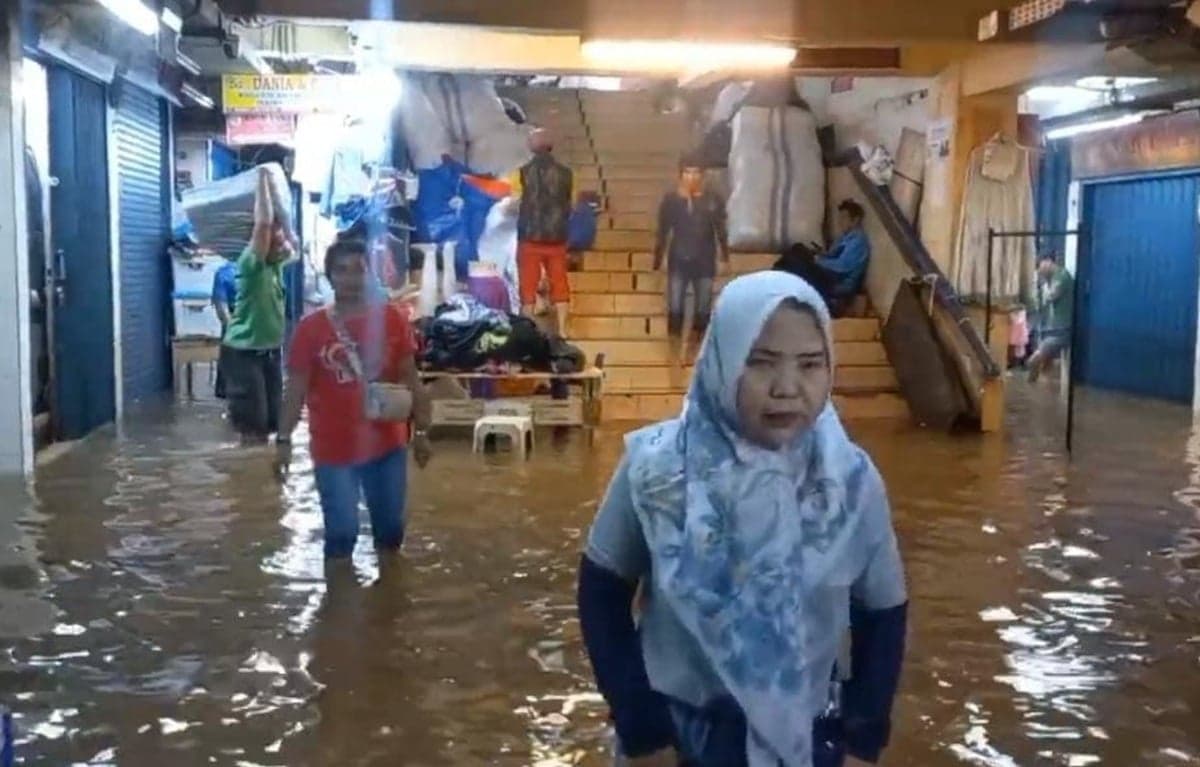 Pasar Cipulir Banjir, Pedagang Sedih Omzet Turun Drastis Pasar Cipulir Banjir, Pedagang Sedih Omzet Turun Drastis