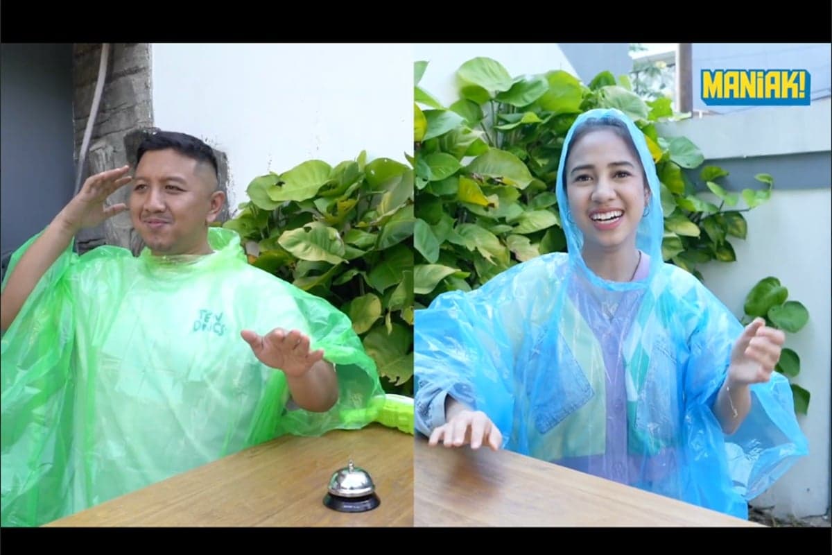 Main Game Sambil Basah-Basahan, Azia dan Boengkoes Pecah Fokus! Main Game Sambil Basah-Basahan, Azia dan Boengkoes Pecah Fokus!