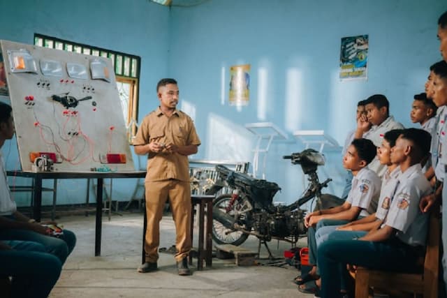 Kolaborasi Guru dan Siswa di Kupang: Inovasi Pembelajaran hingga Bengkel Mandiri Kolaborasi Guru dan Siswa di Kupang: Inovasi Pembelajaran hingga Bengkel Mandiri