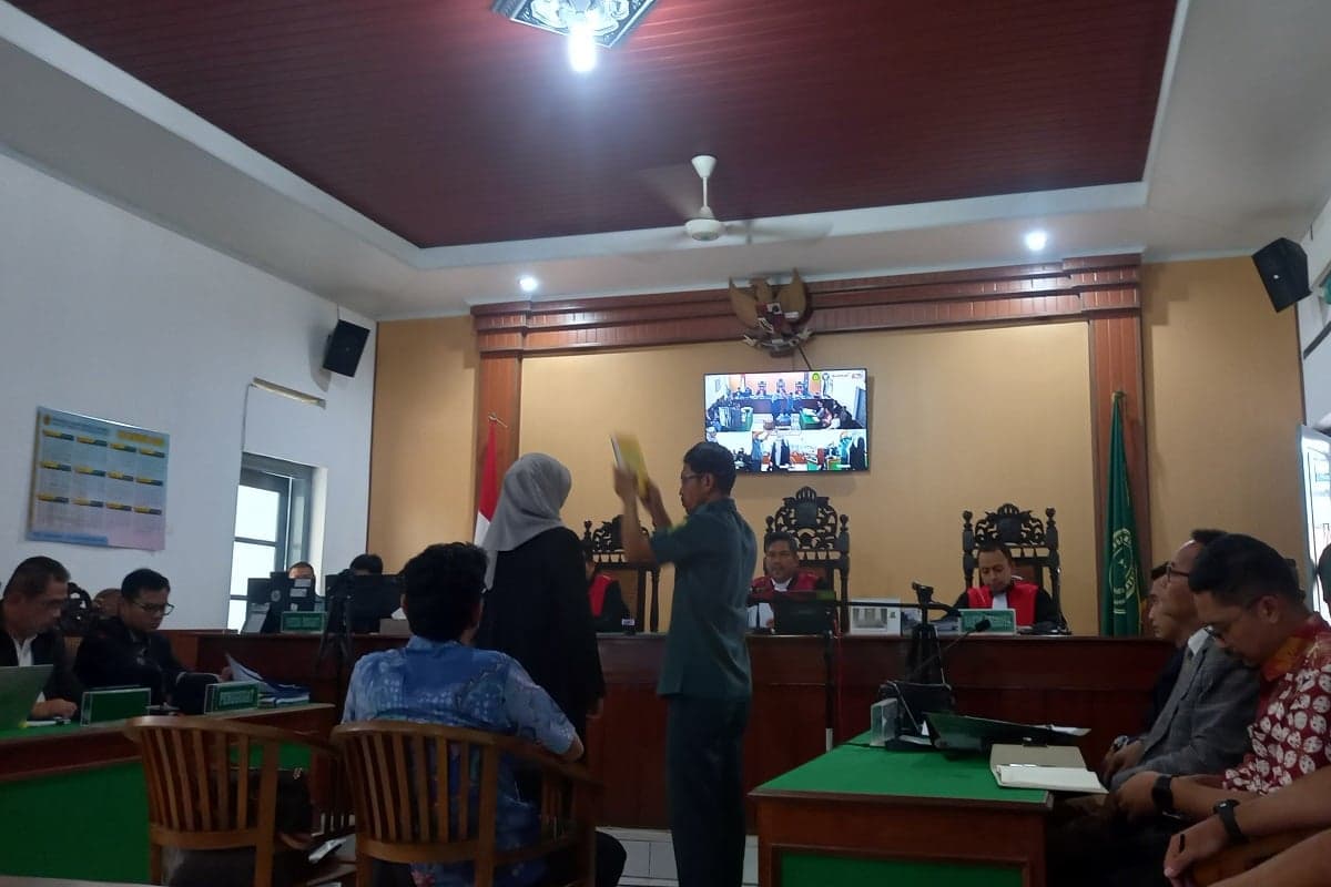 Sidang Gugatan CLS Ijazah di PN Solo Hadirkan dr Tifa, Kuasa Hukum Jokowi Keberatan Sidang Gugatan CLS Ijazah di PN Solo Hadirkan dr Tifa, Kuasa Hukum Jokowi Keberatan