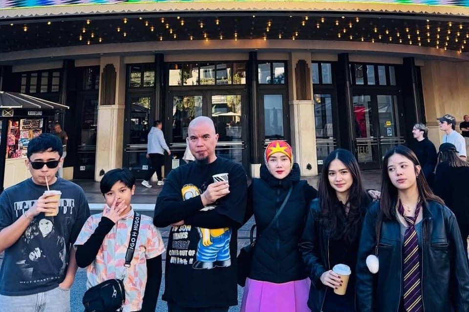 Curhat Ekonomi Lagi Seret, Ahmad Dhani dan Keluarga Antar Tiara Kuliah S2 ke AS Curhat Ekonomi Lagi Seret, Ahmad Dhani dan Keluarga Antar Tiara Kuliah S2 ke AS