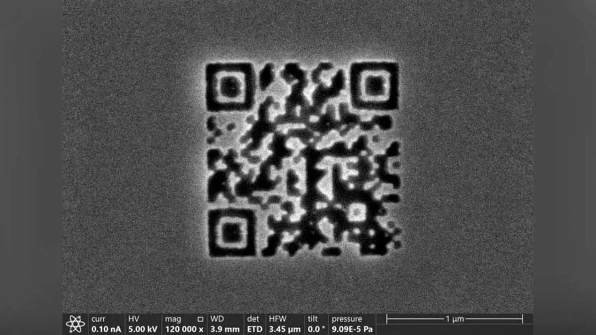 Kode QR Terkecil di Dunia hanya Bisa Dibaca dengan Mikroskop Elektron Kode QR Terkecil di Dunia hanya Bisa Dibaca dengan Mikroskop Elektron