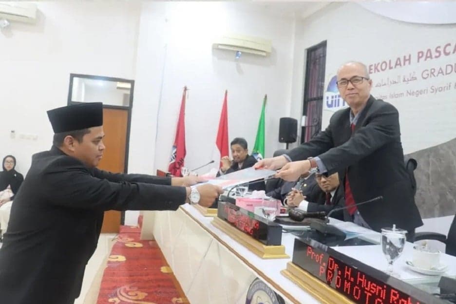 Perwira TNI AL, Letkol Jayadi Raih Gelar Doktor di UIN Syarif Hidayatullah Jakarta Perwira TNI AL, Letkol Jayadi Raih Gelar Doktor di UIN Syarif Hidayatullah Jakarta