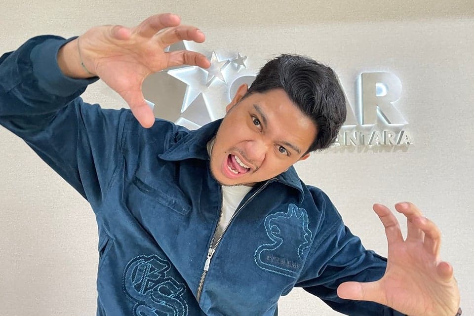 Tereliminasi di Indonesian Idol, Ozi Siap Kembangkan Karier di Dunia Musik Tereliminasi di Indonesian Idol, Ozi Siap Kembangkan Karier di Dunia Musik