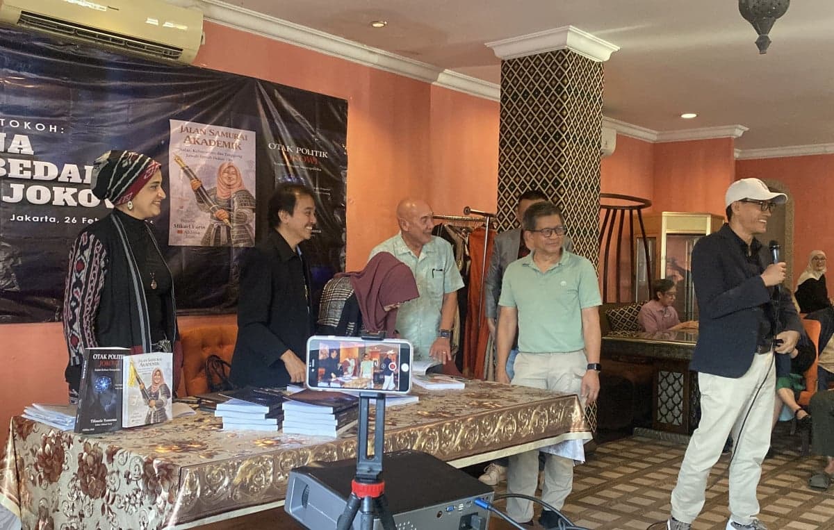 Roy Suryo Sebut Ada Temuan Baru dari 5 Salinan Ijazah Jokowi: Kita Tetap Terus Bergerak Roy Suryo Sebut Ada Temuan Baru dari 5 Salinan Ijazah Jokowi: Kita Tetap Terus Bergerak