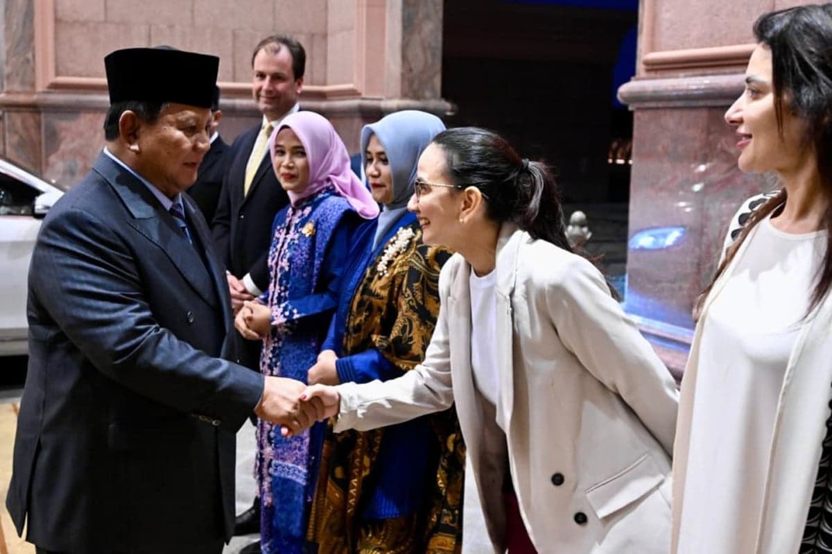 Diaspora Indonesia Sambut Hangat Kedatangan Prabowo di Abu Dhabi Diaspora Indonesia Sambut Hangat Kedatangan Prabowo di Abu Dhabi