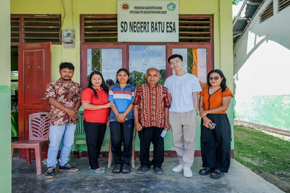 Komitmen Suli Beri Bantuan Seumur Hidup untuk Guru Honorer di Kupang NTT Komitmen Suli Beri Bantuan Seumur Hidup untuk Guru Honorer di Kupang NTT