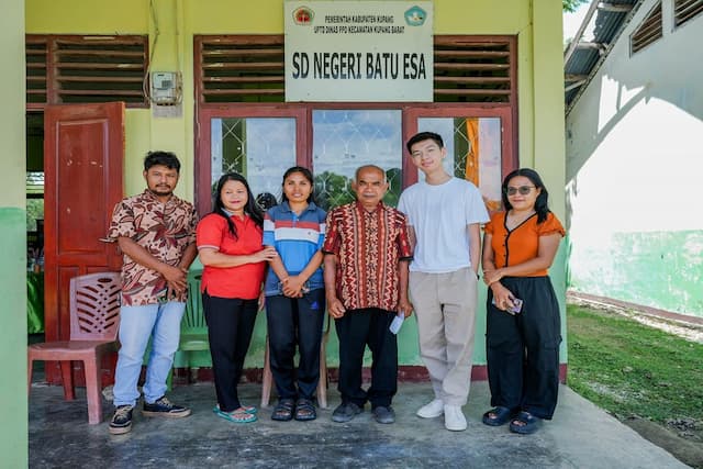 Komitmen Suli Beri Bantuan Seumur Hidup untuk Guru Honorer di Kupang NTT Komitmen Suli Beri Bantuan Seumur Hidup untuk Guru Honorer di Kupang NTT