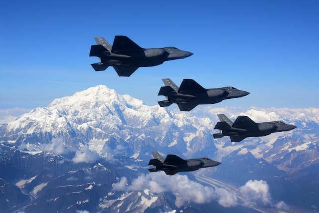 Eks Pilot Jet Tempur Siluman F-35 AS Ditangkap karena Melatih Personel Militer China Eks Pilot Jet Tempur Siluman F-35 AS Ditangkap karena Melatih Personel Militer China