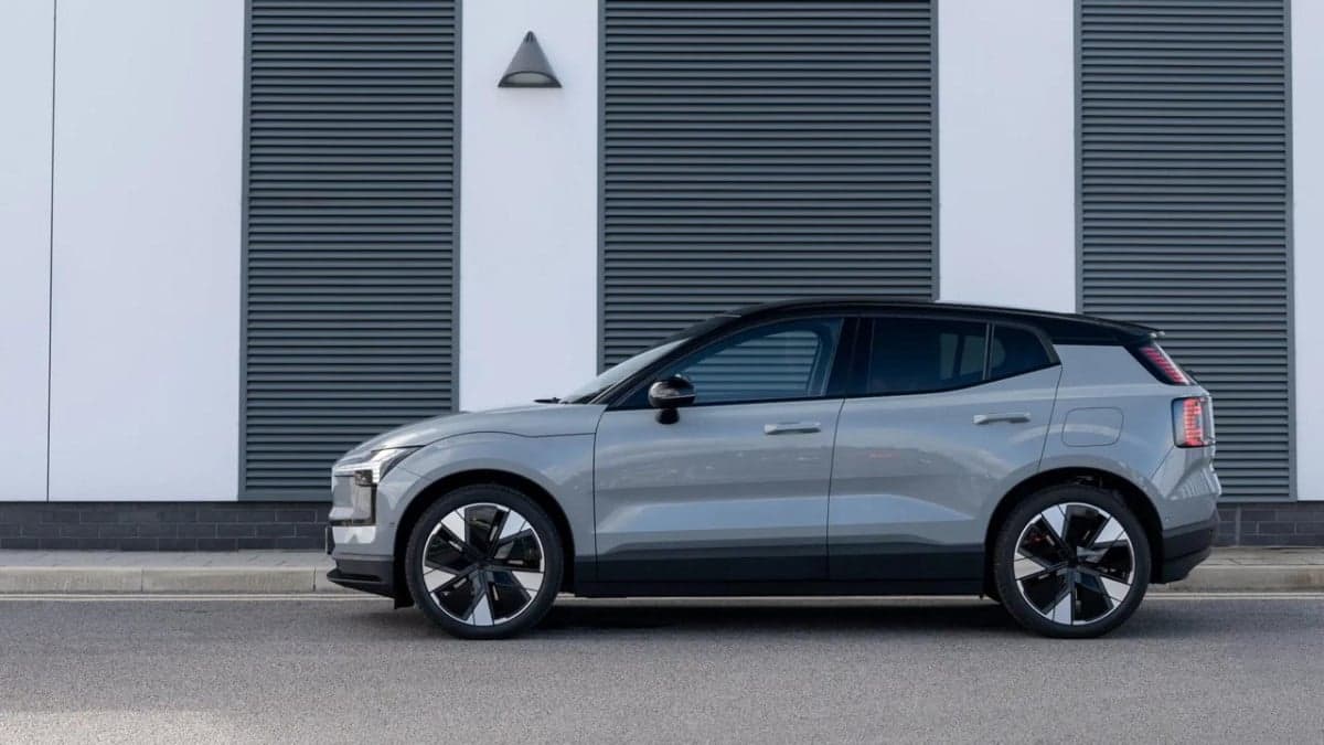 Reputasi Tank Runtuh? Volvo Terpaksa Tarik 40.000 SUV Listrik Akibat Ancaman Baterai Terbakar Reputasi Tank Runtuh? Volvo Terpaksa Tarik 40.000 SUV Listrik Akibat Ancaman Baterai Terbakar