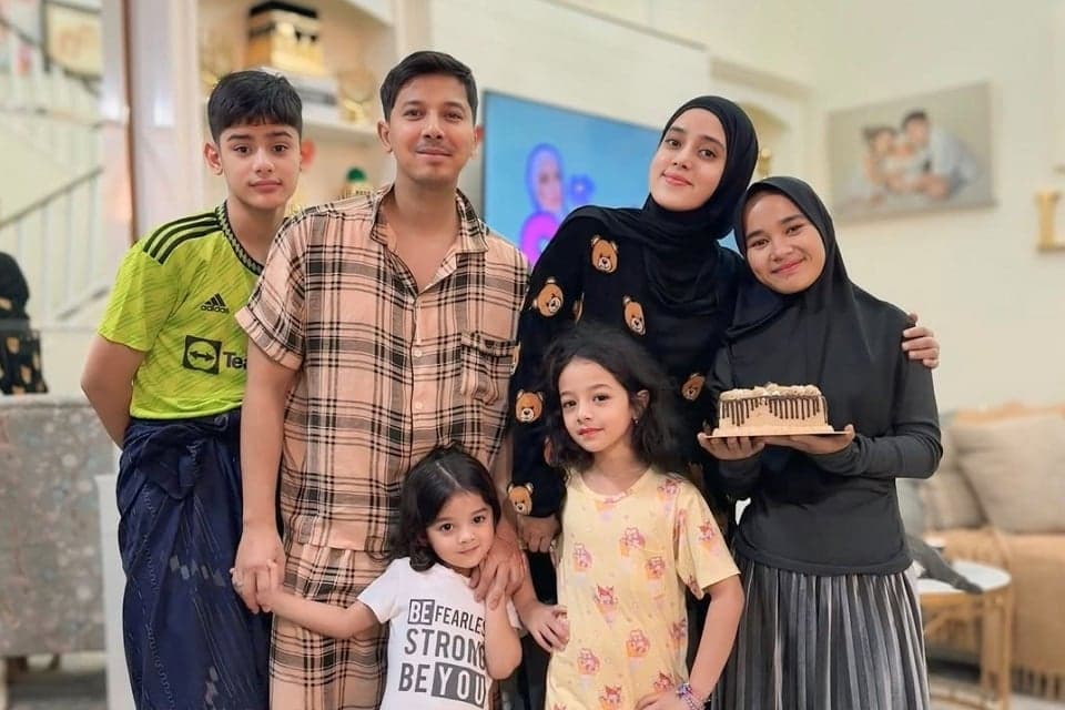 Dua Anak Fairuz A Rafiq Diterima di Sekolah UAH, Sony Septian Ikut Dites Ngaji Dua Anak Fairuz A Rafiq Diterima di Sekolah UAH, Sony Septian Ikut Dites Ngaji