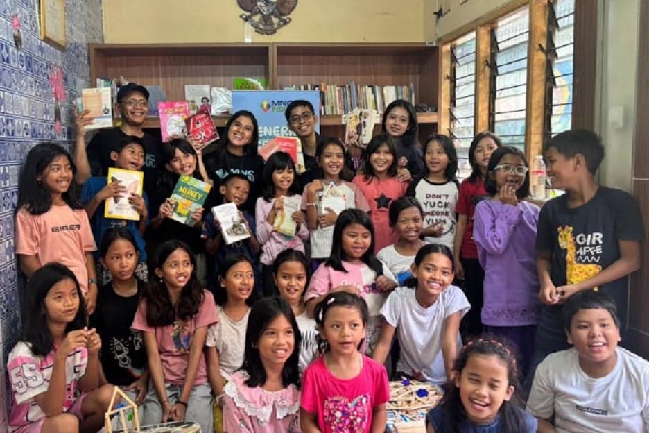 MNC Peduli Salurkan Buku Bacaan ke Taman Pintar Anggrek di Kebon Sirih Jakarta Pusat MNC Peduli Salurkan Buku Bacaan ke Taman Pintar Anggrek di Kebon Sirih Jakarta Pusat