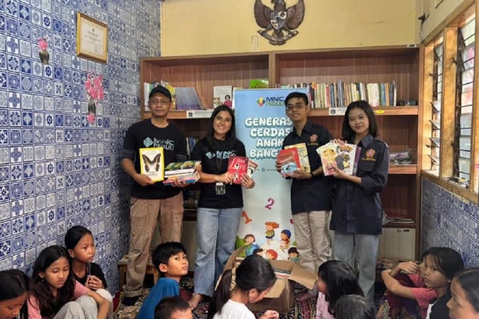 Dapat Ratusan Buku dari MNC Peduli, Karang Taruna Yakin Taman Pintar Anggrek Bisa Berjalan Lebih Baik Dapat Ratusan Buku dari MNC Peduli, Karang Taruna Yakin Taman Pintar Anggrek Bisa Berjalan Lebih Baik