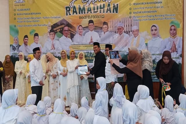DPP Golkar Gelar Festival Ramadan, Sri Suparni Bahlil Beri Santunan ke Ratusan Santri DPP Golkar Gelar Festival Ramadan, Sri Suparni Bahlil Beri Santunan ke Ratusan Santri