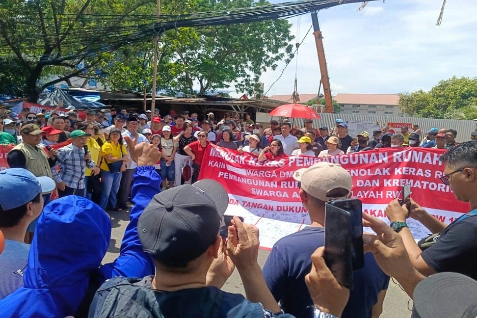 Warga Kalideres Tolak Pembangunan Rumah Duka dan Krematorium di Utan Jati Warga Kalideres Tolak Pembangunan Rumah Duka dan Krematorium di Utan Jati