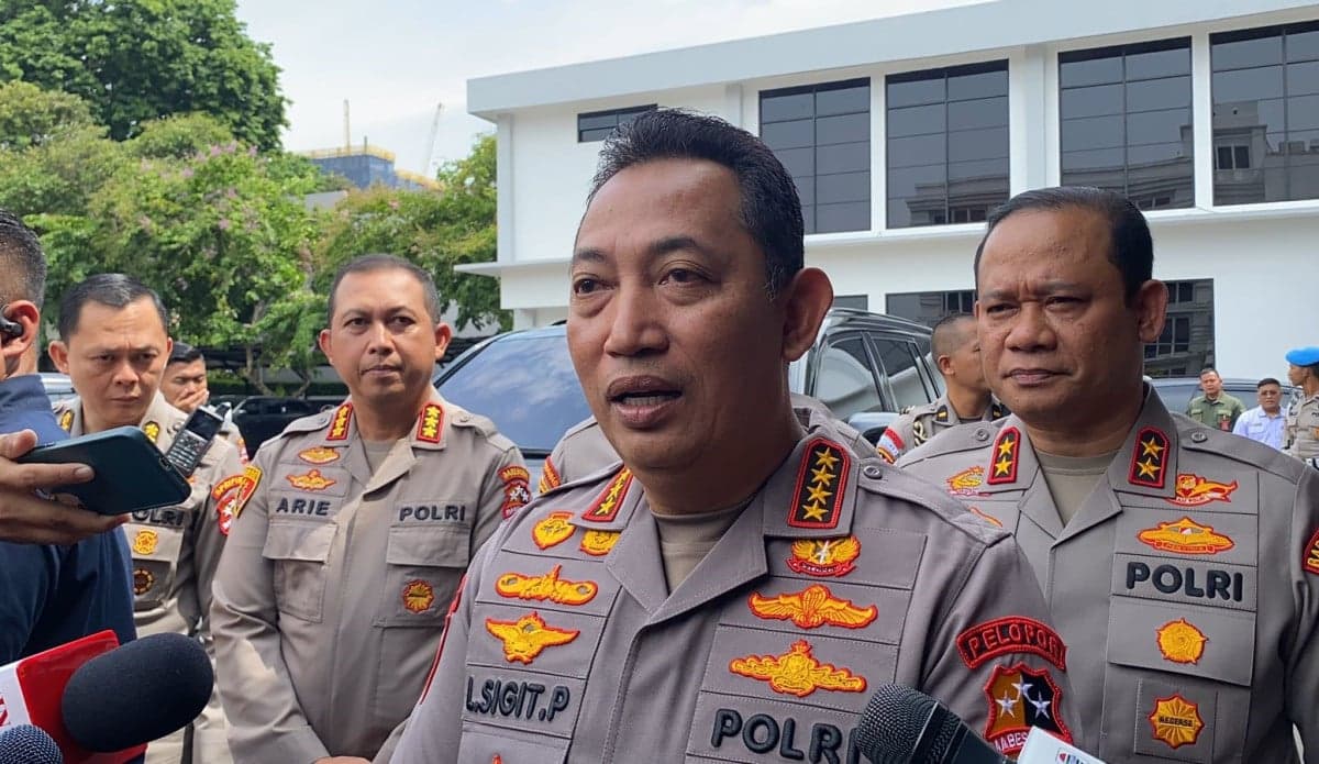 Kapolri Mutasi 54 Personel, 3 Kapolres Didemosi Kapolri Mutasi 54 Personel, 3 Kapolres Didemosi