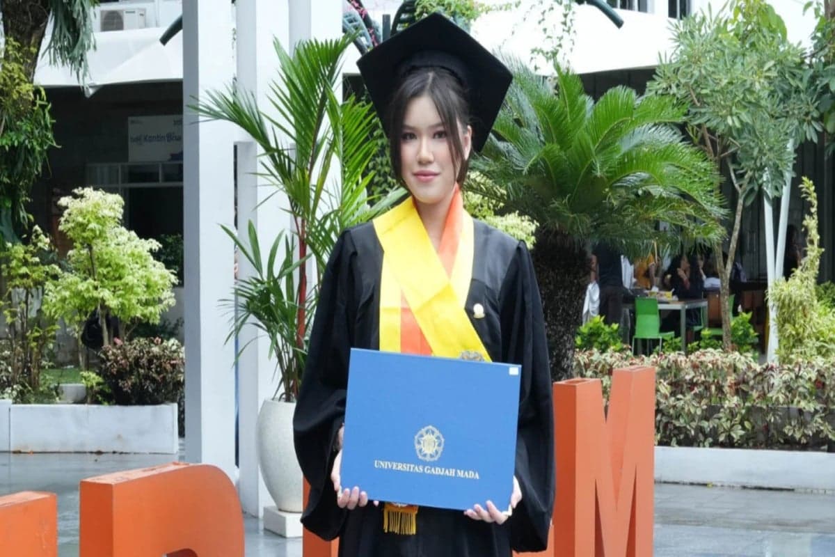 Kisah Cynthia Fransisca, Lulusan SMK Cumlaude FEB UGM, Kini Diterima Kerja di EY Kisah Cynthia Fransisca, Lulusan SMK Cumlaude FEB UGM, Kini Diterima Kerja di EY