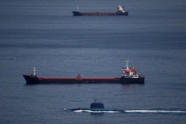 Iran Tutup Selat Hormuz, Jalur Minyak Dunia Terancam Lumpuh Iran Tutup Selat Hormuz, Jalur Minyak Dunia Terancam Lumpuh