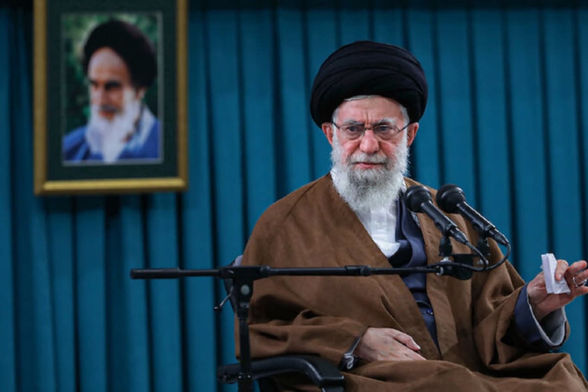 Israel Klaim Khamenei Telah Tewas, Iran Nyatakan Masih Hidup dan Memimpin Medan Perang Israel Klaim Khamenei Telah Tewas, Iran Nyatakan Masih Hidup dan Memimpin Medan Perang