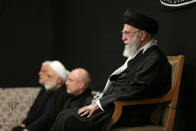 Profil Ayatollah Ali Khamenei, Pemimpin Tertinggi Iran yang Tewas Diserang AS dan Israel Profil Ayatollah Ali Khamenei, Pemimpin Tertinggi Iran yang Tewas Diserang AS dan Israel