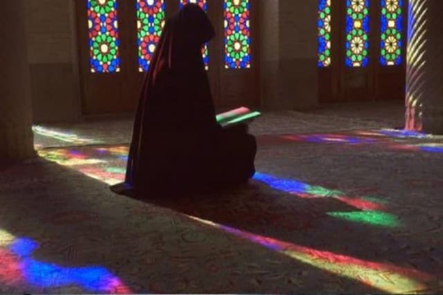 Kisah Hikmah : Berdoa di Bulan Ramadan, Wanita Buta Bisa Melihat Lagi Kisah Hikmah : Berdoa di Bulan Ramadan, Wanita Buta Bisa Melihat Lagi