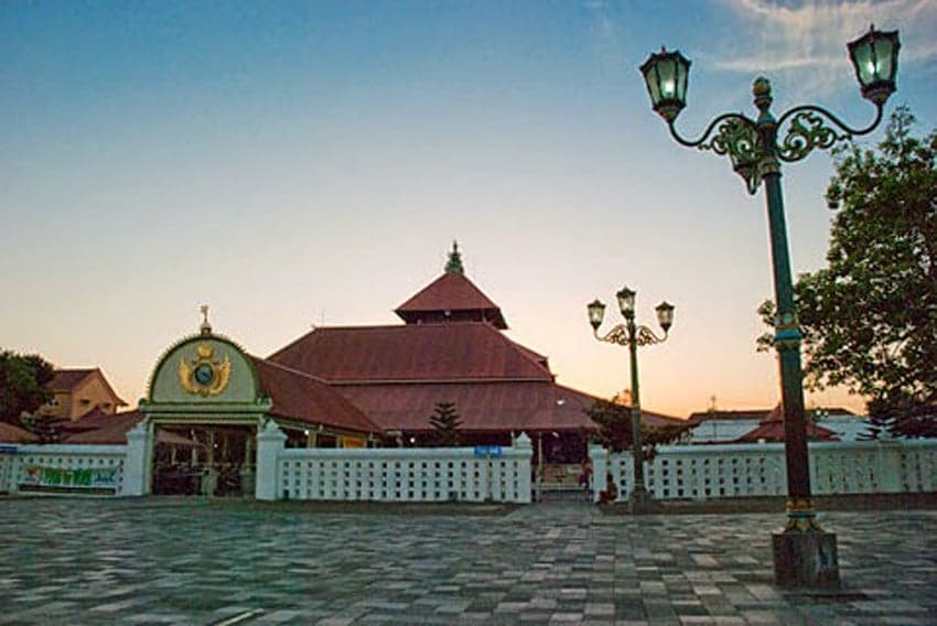 Jadwal Salat dan Imsakiyah Kota Semarang Hari Ini, 12 Ramadan 1447 H Jadwal Salat dan Imsakiyah Kota Semarang Hari Ini, 12 Ramadan 1447 H