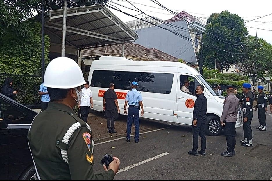 Jenazah Try Sutrisno Tiba di Rumah Duka di Menteng Jenazah Try Sutrisno Tiba di Rumah Duka di Menteng