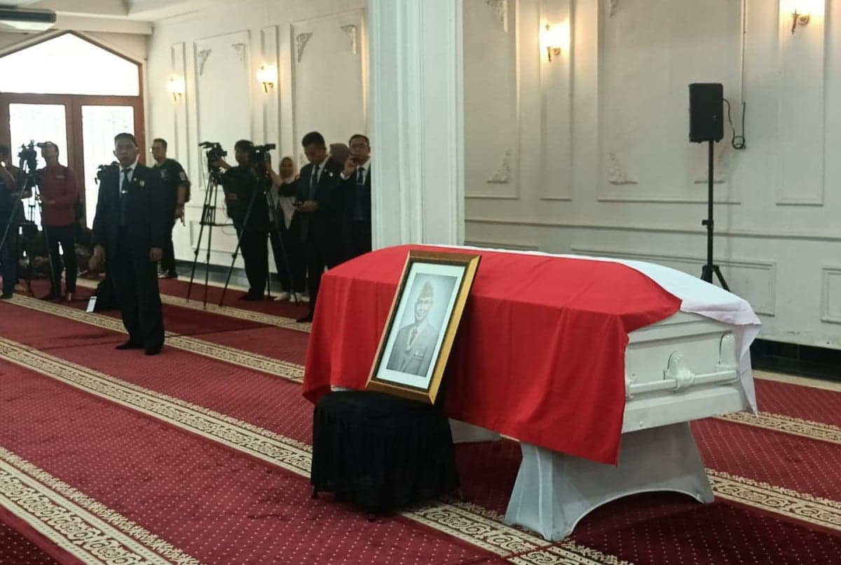 Yusril Kenang Try Sutrisno: Kesederhanaan Hidupnya Sangat Membekas Yusril Kenang Try Sutrisno: Kesederhanaan Hidupnya Sangat Membekas