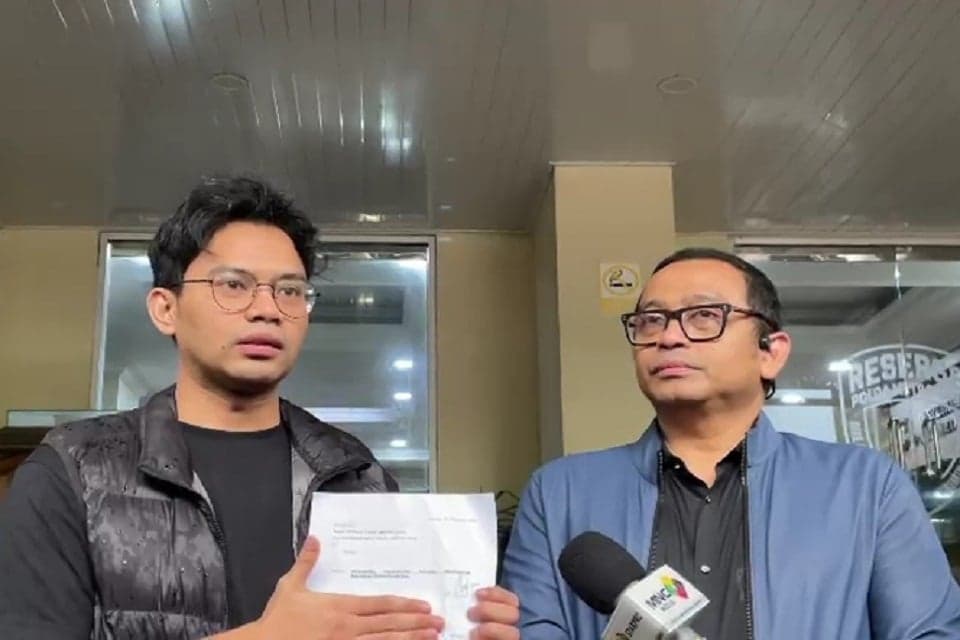 Takut Rumah Tangga Hancur, Insanul Fahmi Mohon Perlindungan ke Petinggi Polri Takut Rumah Tangga Hancur, Insanul Fahmi Mohon Perlindungan ke Petinggi Polri