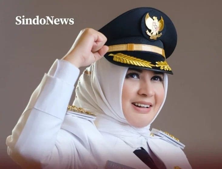 Roller Coaster Fadia Arafiq: dari Penyanyi Dangdut, Jabat Bupati, hingga Ditangkap KPK Roller Coaster Fadia Arafiq: dari Penyanyi Dangdut, Jabat Bupati, hingga Ditangkap KPK