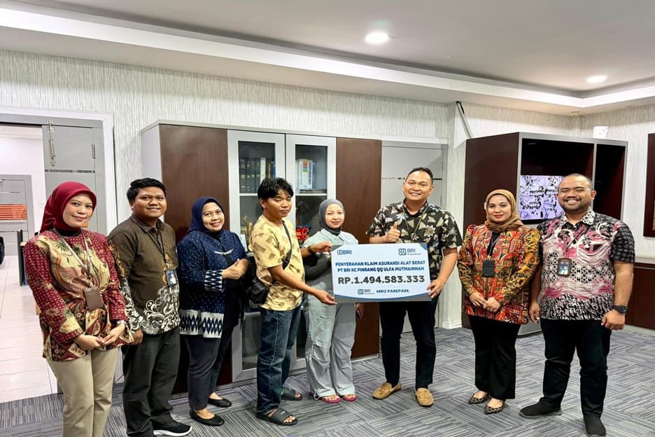 BRI Insurance Bayarkan Klaim Alat Berat Rp1,4 Miliar di Pinrang BRI Insurance Bayarkan Klaim Alat Berat Rp1,4 Miliar di Pinrang