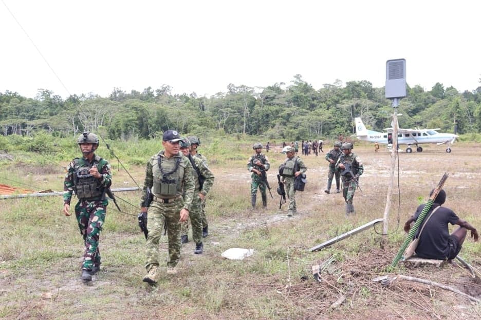 Kaskogabwilhan III Tinjau 11 Bandara Perintis Papua yang Telah Dipulihkan TNI Kaskogabwilhan III Tinjau 11 Bandara Perintis Papua yang Telah Dipulihkan TNI
