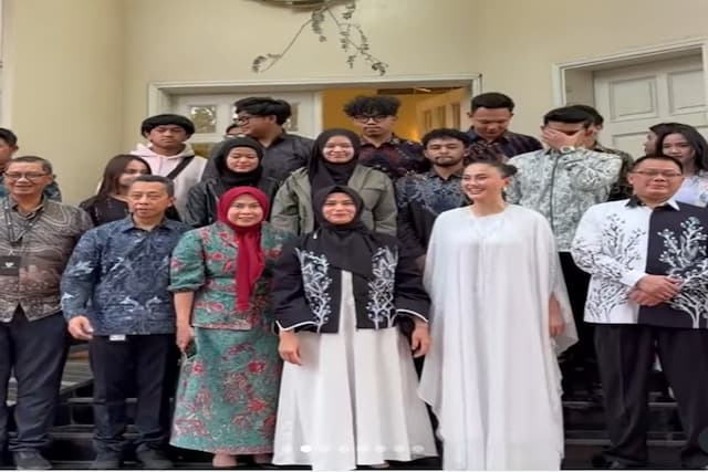 Agnez Mo Tampil Elegan Pakai Gamis Putih saat Bukber di Dubai, Calon Tren Lebaran 2026 Agnez Mo Tampil Elegan Pakai Gamis Putih saat Bukber di Dubai, Calon Tren Lebaran 2026