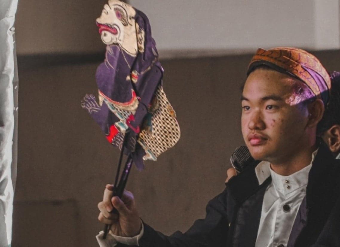 Kisah Christopher, Dalang Muda ITS Berdarah Tionghoa yang Angkat Isu Inklusi Sosial Kisah Christopher, Dalang Muda ITS Berdarah Tionghoa yang Angkat Isu Inklusi Sosial