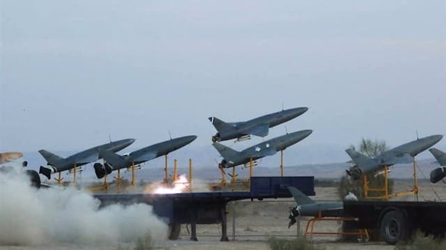 Selain Paksa Kapal Induk Melarikan Diri, IRGC Klaim Rudal Iran Tewaskan 650 Tentara AS Selain Paksa Kapal Induk Melarikan Diri, IRGC Klaim Rudal Iran Tewaskan 650 Tentara AS