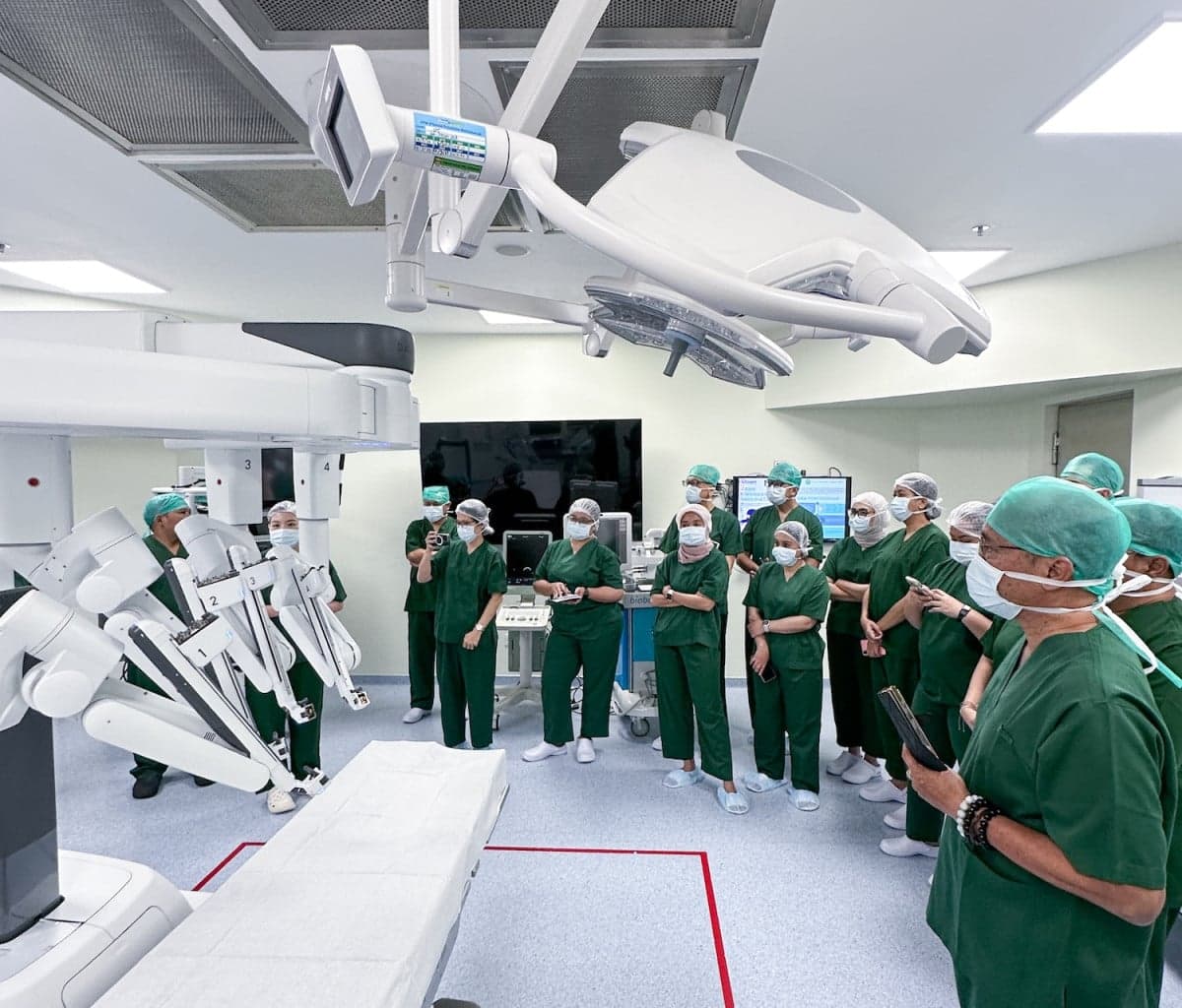 Pisau Bedah Kini Diganti Joystick: Kupas Tuntas 7 Robot Canggih di Ruang Operasi Siloam Pisau Bedah Kini Diganti Joystick: Kupas Tuntas 7 Robot Canggih di Ruang Operasi Siloam