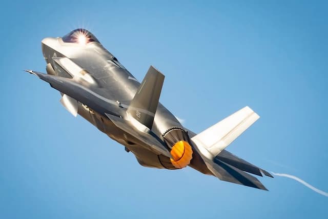 Duel di Langit, Jet Tempur Siluman F-35 Israel Tembak Jatuh Pesawat Yak-130 Iran Duel di Langit, Jet Tempur Siluman F-35 Israel Tembak Jatuh Pesawat Yak-130 Iran