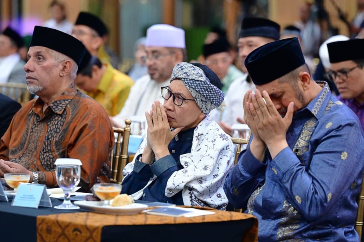 Buya Yahya Ajak Masyarakat Doakan Prabowo: Jadi Presiden Berat Buya Yahya Ajak Masyarakat Doakan Prabowo: Jadi Presiden Berat