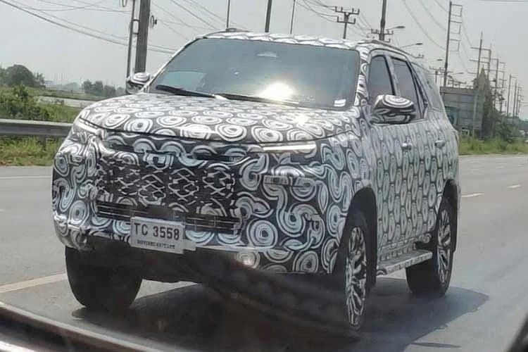 Toyota Fortuner 2027 Terbaru Mulai Terlihat di Jalan, Begini Desainnya Toyota Fortuner 2027 Terbaru Mulai Terlihat di Jalan, Begini Desainnya
