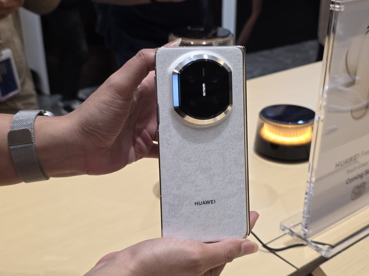 Mendobrak Mitos Layar Lipat Rapuh: Ketika Huawei Mate X7 Berani Melawan Alam Mendobrak Mitos Layar Lipat Rapuh: Ketika Huawei Mate X7 Berani Melawan Alam