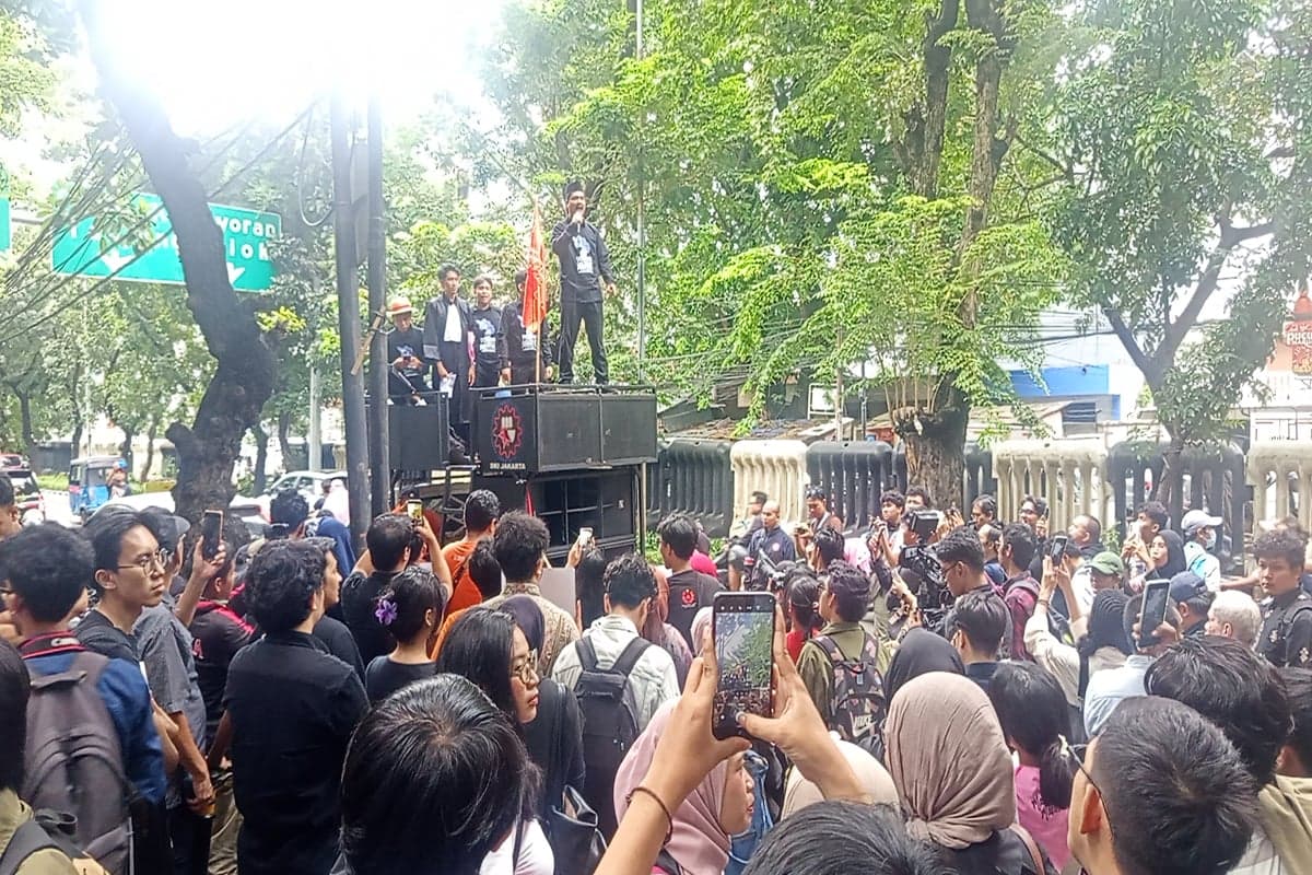 Usai Divonis Bebas, Syahdan: Saya Tak Akan Berhenti Mengatakan Kebenaran Usai Divonis Bebas, Syahdan: Saya Tak Akan Berhenti Mengatakan Kebenaran