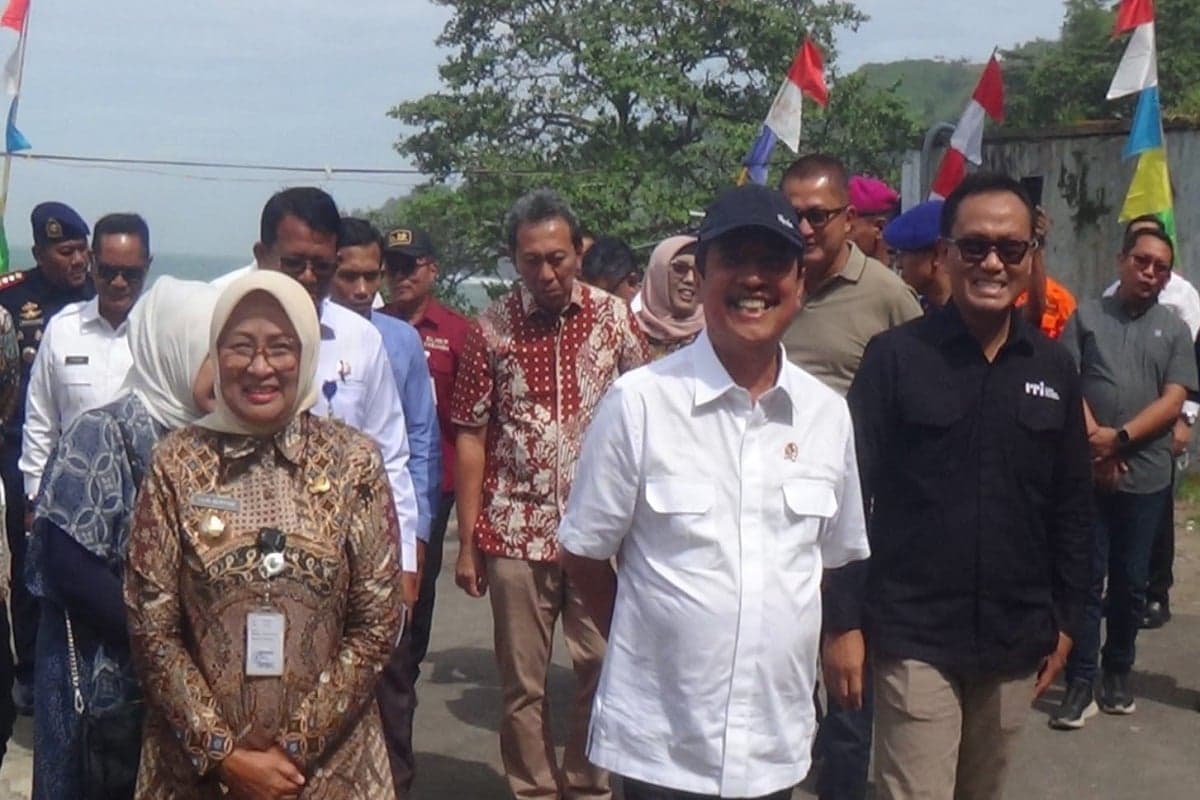 Kunjungan ke Kebumen dan Purworejo, Menteri Trenggono Targetkan Bangun 1.000 Kampung Nelayan Merah Putih Kunjungan ke Kebumen dan Purworejo, Menteri Trenggono Targetkan Bangun 1.000 Kampung Nelayan Merah Putih
