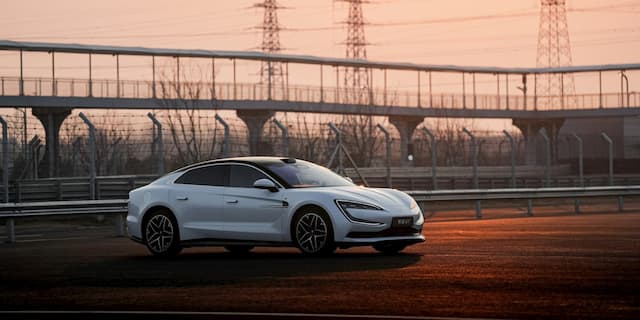 BYD Rilis Sedan Mewah Yangwang U7 Bermesin Empat Motor Listrik dengan Jangkauan 1.006 Km BYD Rilis Sedan Mewah Yangwang U7 Bermesin Empat Motor Listrik dengan Jangkauan 1.006 Km