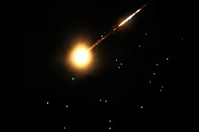 Mata Uangnya Runtuh, Ini Cara Cerdas Iran Danai Perang Melawan AS-Israel Mata Uangnya Runtuh, Ini Cara Cerdas Iran Danai Perang Melawan AS-Israel