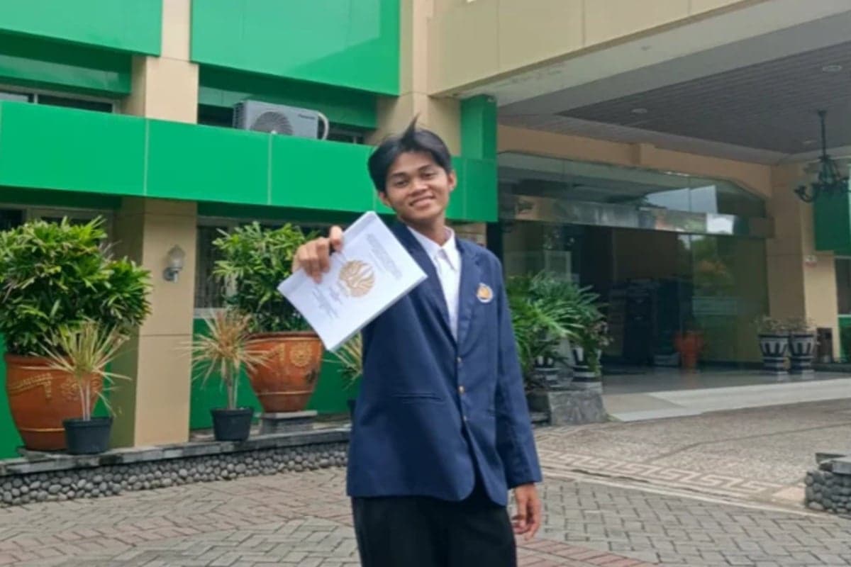 Cerita Akbar Wildhanata, Wisudawan Terbaik Unesa yang Raih Medali Pimnas Lewat Inovasi AI Cerita Akbar Wildhanata, Wisudawan Terbaik Unesa yang Raih Medali Pimnas Lewat Inovasi AI